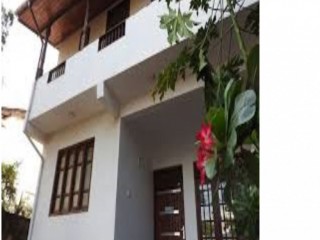 Upstairs of fully tiled 2 storied house for rent at Moratuwa
