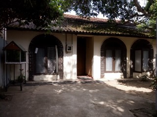 Land with house for sale in Ratmalana